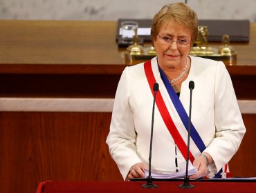 Reformas en la constitución y temas de educación marcan el discurso presidencial de Bachelet