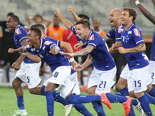 Copa Libertadores: Mena y Cruzeiro vencen a River con buen arbitraje de Osses