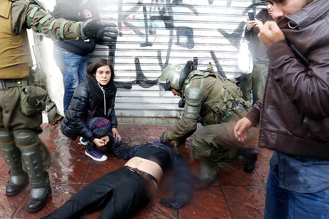 Madre de joven lesionado en la marcha: “Fue un exceso de violencia policial”