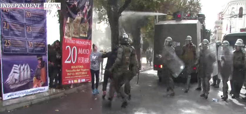 Video: Impactante registro de Carabineros que golpeo a estudiante dejándola inconsciente en marcha de 21 de mayo