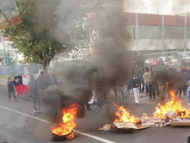 Manifestantes de la Fenats se tomaron Avenida Colón en Valparaíso