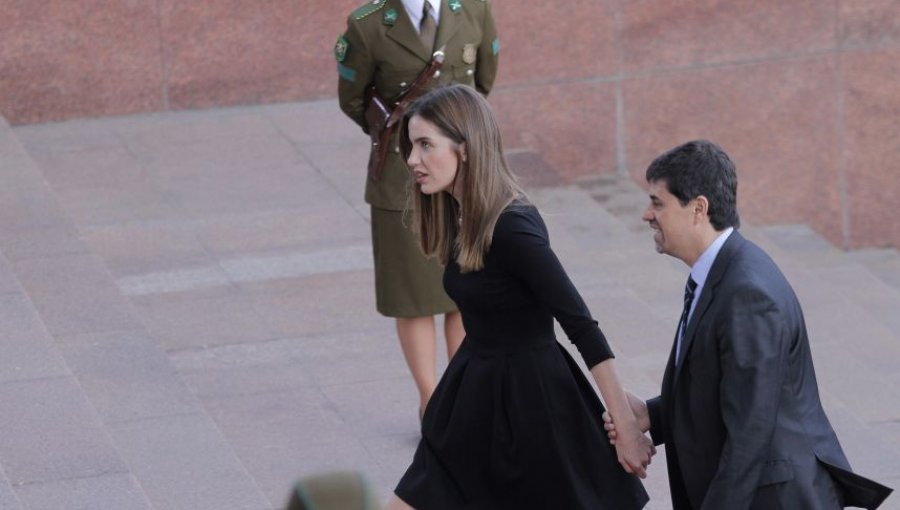 Millaray Viera se robó todas las miradas al acompañar al ministro Díaz en su primera cuenta pública