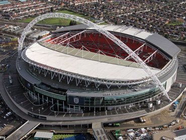 Evacúan alrededores del estadio de Wembley por bomba de la II Guerra Mundial