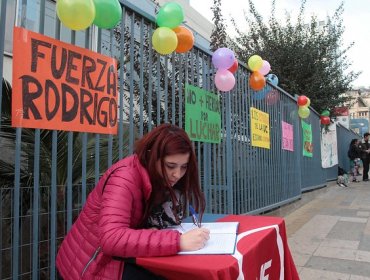 Según médicos estudiante herido en Valparaíso “está luchando”