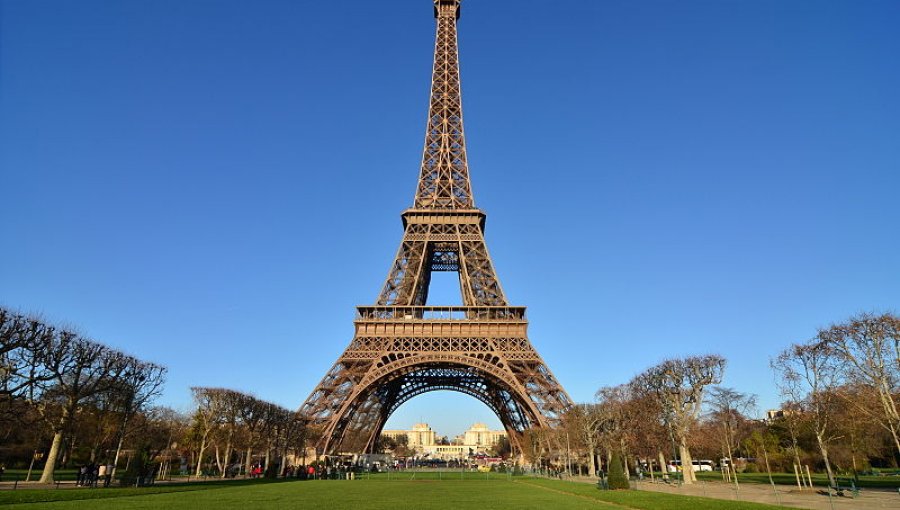 La Torre Eiffel reabre sus instalaciones tras siete horas de protesta