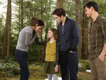 Actriz de saga Crepúsculo sorprende en Festival de Cine de Cannes