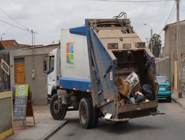 Trabajadores de aseo municipal amenazan con una huelga para este lunes