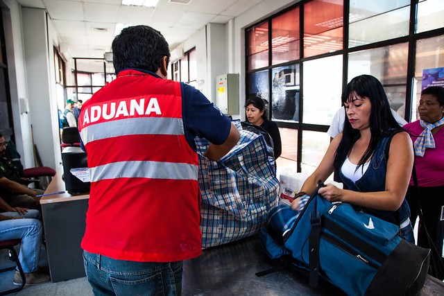 Funcionarios de aduanas rechazan oferta del gobierno y sigue el paro