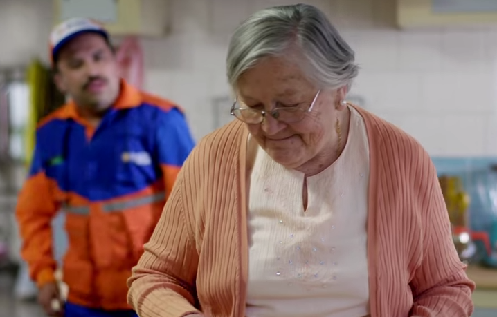 Cada día más famosa: Abuelita Eliana debuta en comercial de Abastible