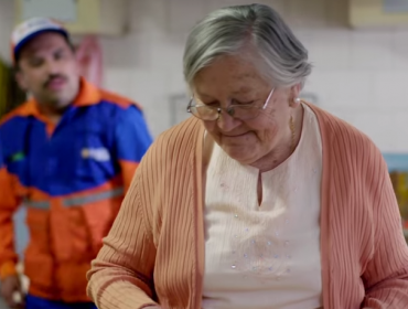 Cada día más famosa: Abuelita Eliana debuta en comercial de Abastible