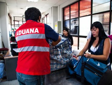 Funcionarios de aduanas rechazan oferta del gobierno y sigue el paro