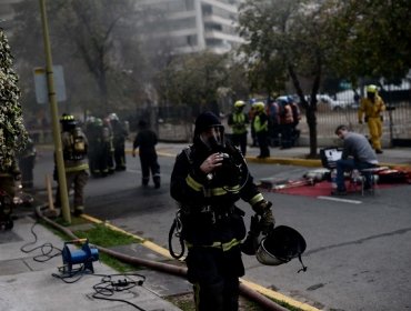 Las Condes: Bomberos evacuó edificio tras explosión de un transformador eléctrico