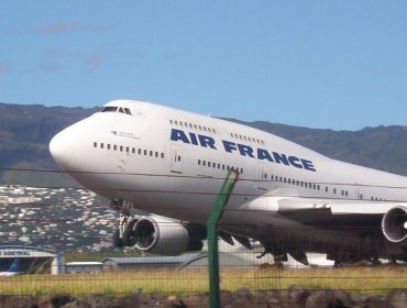 Aeronave de Air France fue escoltada por aviones militares por una amenaza