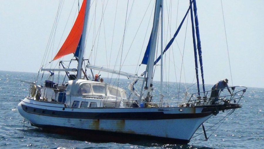 Marina peruana rescata a tripulantes de un velero holandés en Océano Pacifico