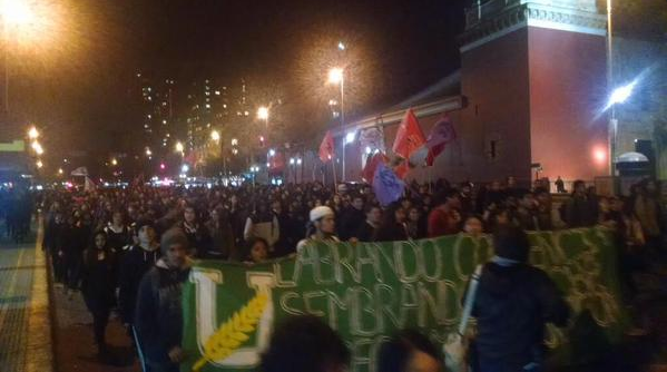 Marcha no autorizada en la Alameda provoca desvíos