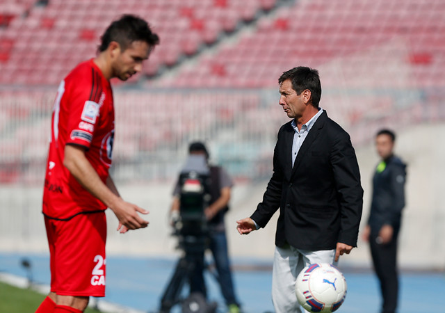 Primera B: Fernando Díaz comienza a delinear plantel tras renovar en Ñublense