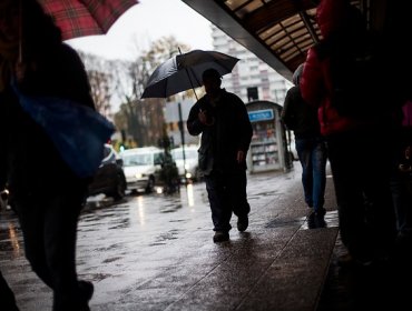 Para este viernes y sábado se esperan lluvias y bajas temperaturas en Santiago