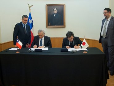 Chile y Japón firman acuerdo para reducir emisión de gases de invernadero