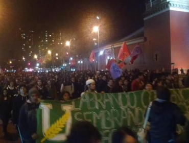 Marcha no autorizada en la Alameda provoca desvíos