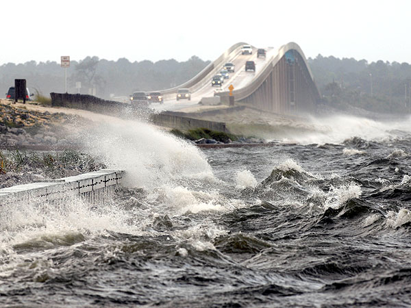 EE.UU. pronostica una temporada de huracanes menos activa de lo normal en Atlántico