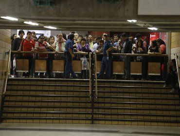 Metro suspendió el servicio en la Línea 4 por personas que descendieron a las vías