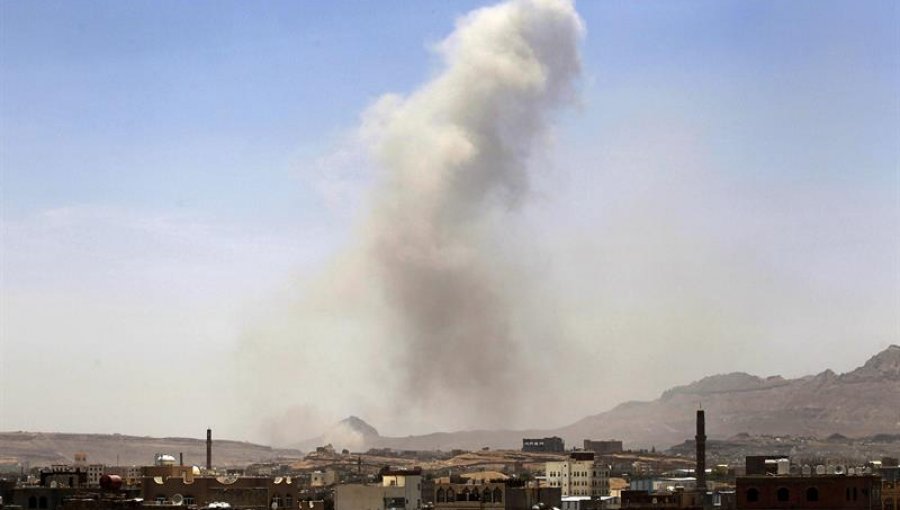 Al menos 40 muertos en bombardeos de la coalición contra un cuartel en Saná