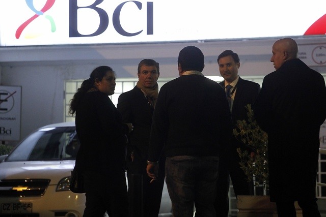 Delincuentes queman vehículo y se llevan más de $500 millones de sucursal del BCI