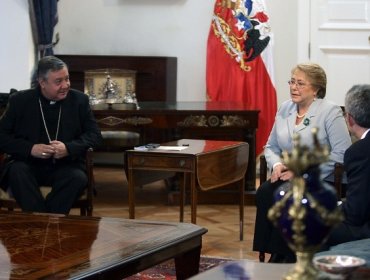 Presidenta Bachelet se reúne con Comisión Organizadora para la visita del Papa a Chile