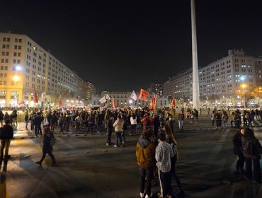 En Plaza Italia se concentran cientos de estudiantes