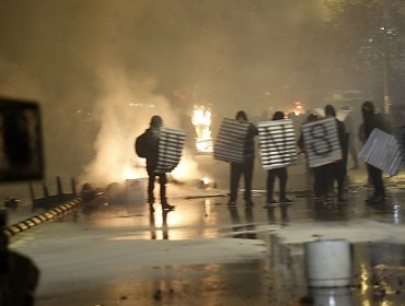 Encapuchados lanzan bomba Molotov a Iglesia de la Gratitud Nacional