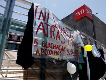 Estudiantes deponen pacíficamente toma de dependencias de TVN