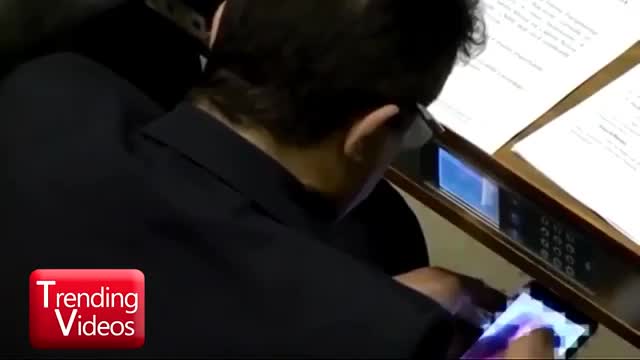 Video: ¡In fraganti! Lo pillaron viendo porno en pleno parlamento brasileño