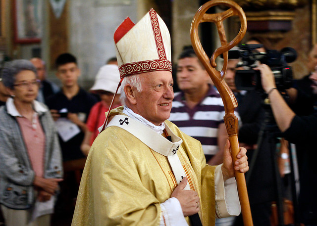 Cardenal Ezzati visitó iglesia de la Gratitud Nacional y condenó ataque