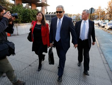 Sabas Chahuán sale a dar declaraciones con gafas de sol