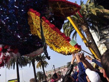 Piñata de la Fortuna Gigante decora la Estación Central