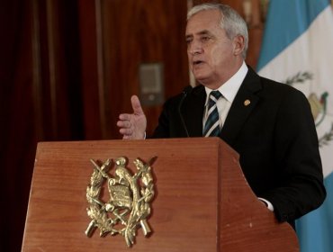 Miles marchan en Guatemala al grito de "basta ya de corrupciones, dimitan"