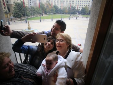 Presidenta encabezó el tour por La Moneda con motivo del Día del Patrimonio