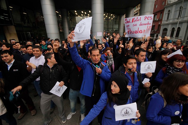 Se mantiene huelga de trabajadores de Entel