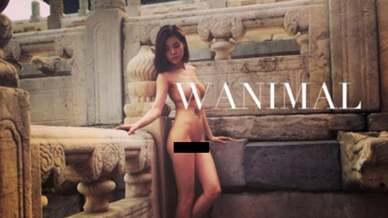 Modelo causa polémica por fotografiarse desnuda en ciudad prohibida