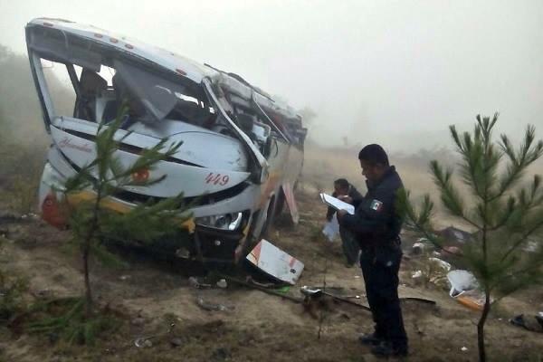 Al menos 12 muertos y 38 heridos en accidente de autobús en México