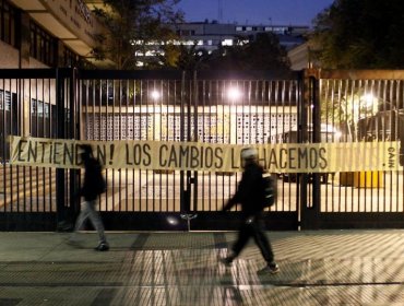 Alumnos se toman las dependencias del Instituto Nacional