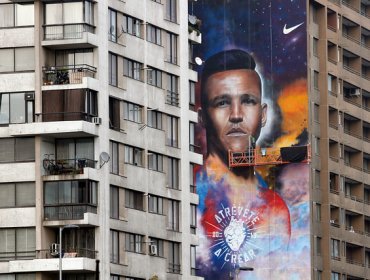 Mural de Alexis Sánchez sorprende a santiaguinos