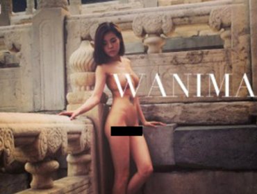 Modelo causa polémica por fotografiarse desnuda en ciudad prohibida