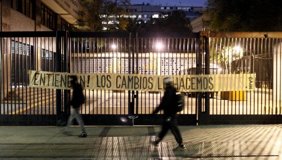 Alumnos se toman las dependencias del Instituto Nacional