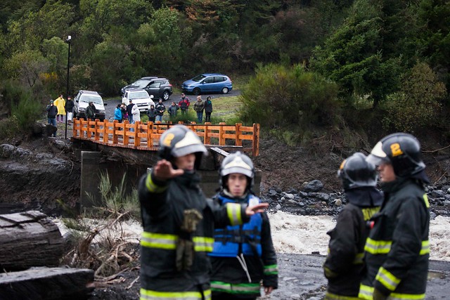 Temporal botó puente en Pucón y dejó a siete familias aisladas