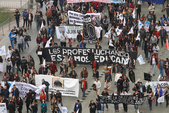 Orrego autoriza marcha de Colegio de Profesores por ruta alternativa