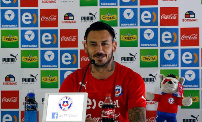 Pinilla: "Chile es candidato para la Copa, pero no hay que equivocarse en nada"