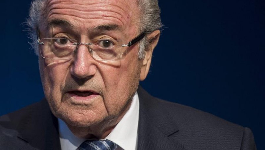 A pesar de su renuncia Blatter podría seguir en el cargo hasta el próximo año