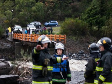 Temporal botó puente en Pucón y dejó a siete familias aisladas