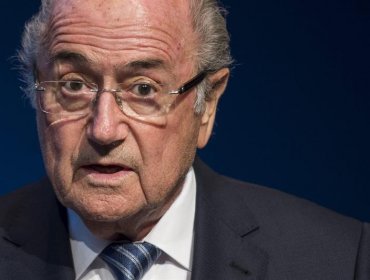 A pesar de su renuncia Blatter podría seguir en el cargo hasta el próximo año